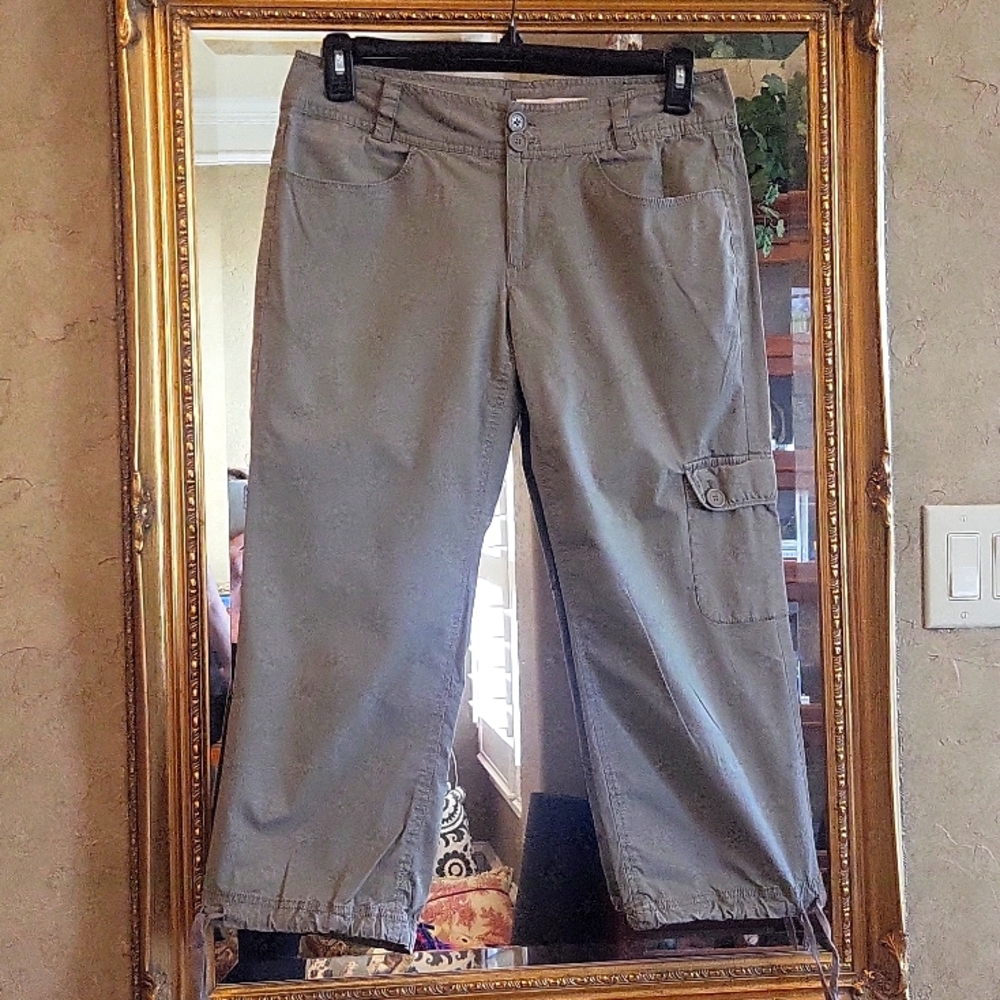DKNY CAPRI CARGO PANTS